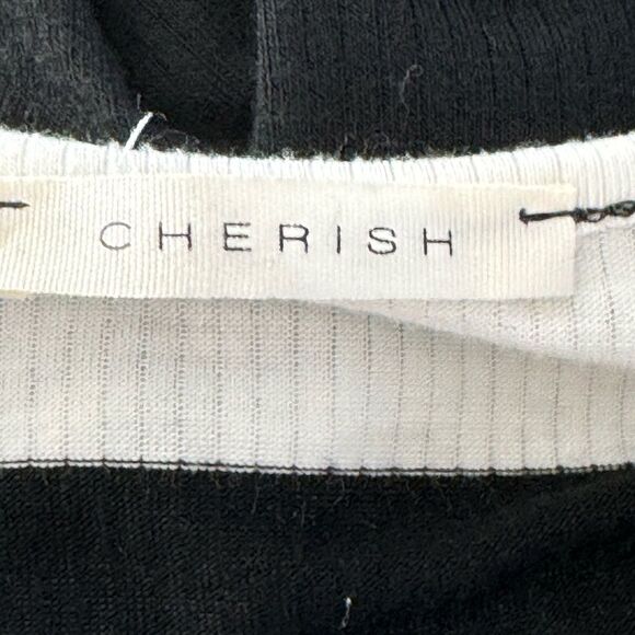 Timeless! Cherish black & white soft & flowy top! - Picture 12 of 13